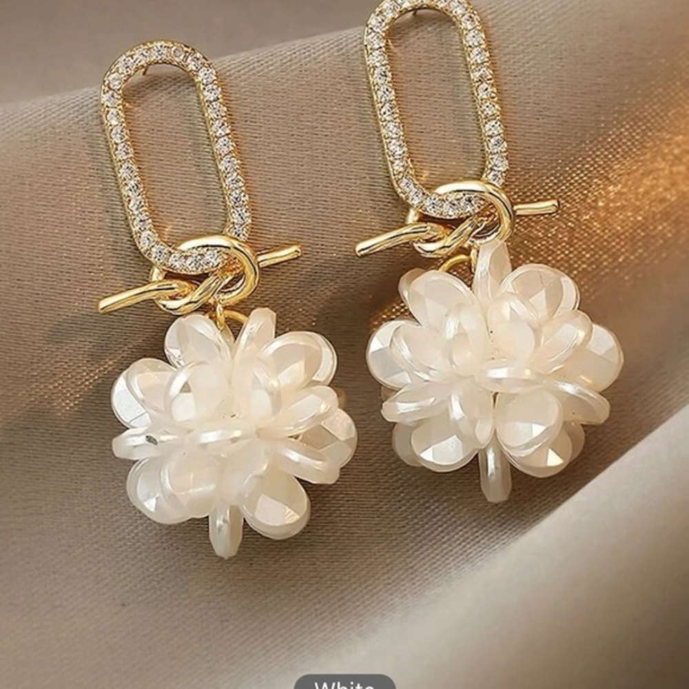 Petal drop down‎ flower